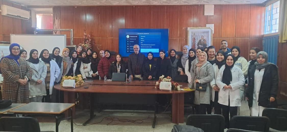 تغطية رقمية عن ورشة تكوينية ؛حول مقاربة ” التعليم الصريح /الفعال ” بتأطير من طرف الأستاذة راضية بركات بالمركز الجهوي لمهن التربية والتكوين – الفرع الإقليمي بخريبكة