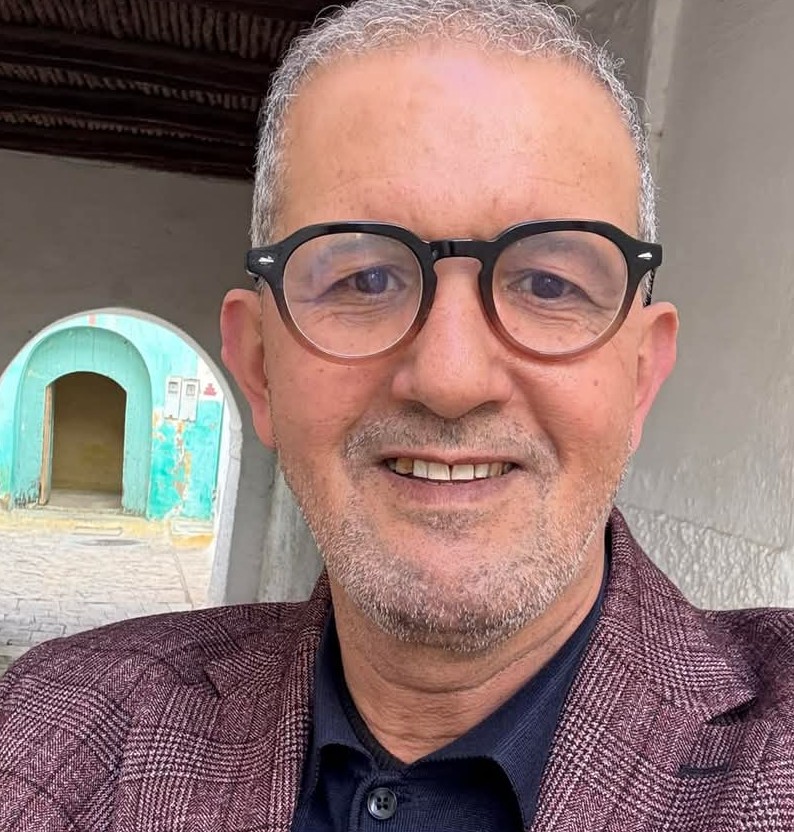 الشاعر المغربي عمر مرحام الجموحي بسؤاله الفلسفي الوجودي للآخر: «  كن أنت فجرًا يبتسم ..»
